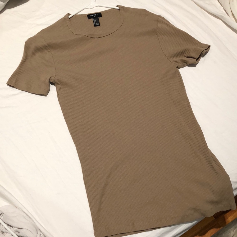 F21 men’s shirt Small fits WMNS Medium